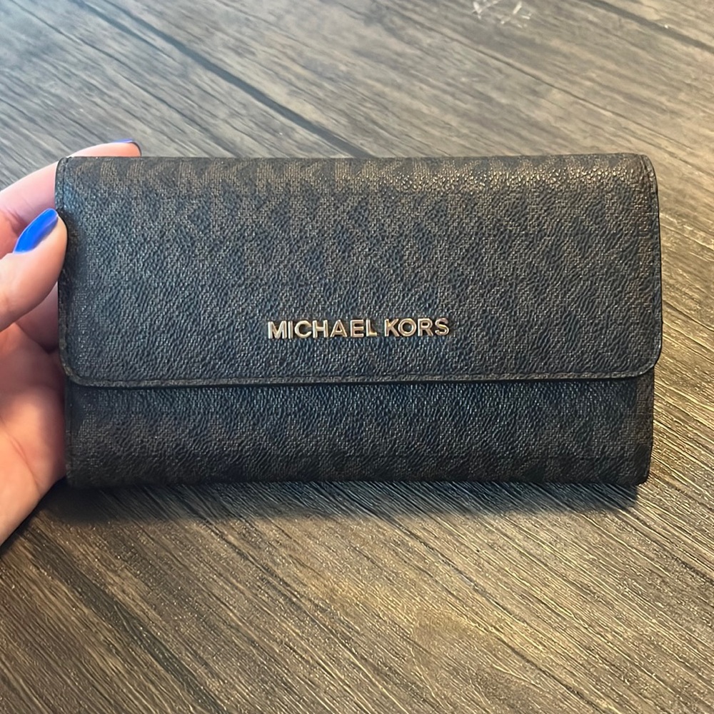 Michael Kors Tri-fold wallet with red interior and plenty of card space!